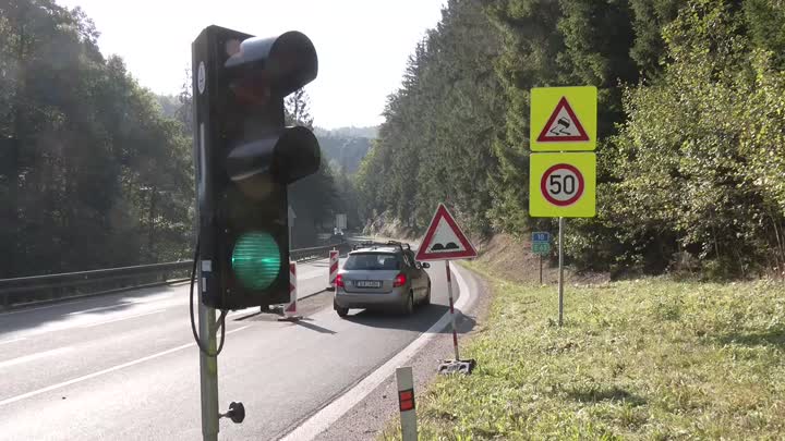 Mezi Loužnicí a  Železným Brodem opravují silnici 