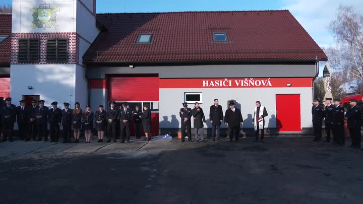 Ve Višňové slavnostně otevřeli novou hasičárnu