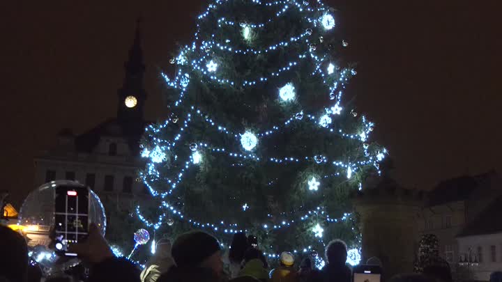 První adventní neděle rozzářila města a obce v kraji