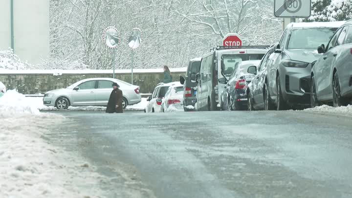 Parkování obyvatelům v okolí TUL usnadní modrá zóna